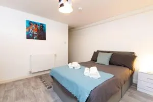 Suite 2 - Stylish Private Room in a Shared House - Brightside