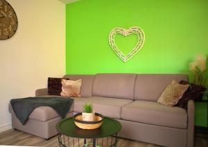 Appartements Appartement - parking prive gratuit, proche centre-ville et gare de Saint-Omer : photos des chambres