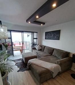 Modern 1 Bedroom Apt & Sauna Flowerbox Triton Heights