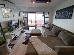 Modern 1 Bedroom Apt & Sauna Flowerbox Triton Heights