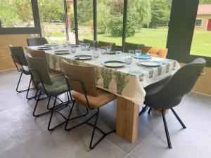 Maisons de vacances Gite de Charme Au Bal des Hirondelles classe 5* : photos des chambres