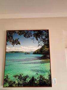 Yasmin 202 – Lindo Apartamento com Vista Panorâmica para o Mar em Quatro Ilhas, com Roupa de Cama e Toalhas Inclusas.