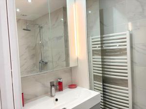Appartements Appartement chaleureux avec balcon - Champigny : photos des chambres