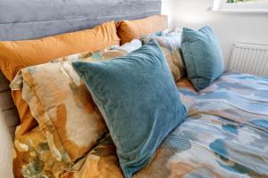 Minutes from the port of Dover, free WiFi, free offroad private parking and rated a guest favourite on Air b nb!