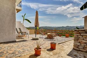 Valley View Studio Apartment Salakos