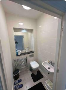 Private single bedroom in beautiful house