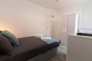 Suite 4 - Chic Private Room in Sheffield