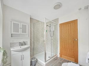 Amaya One -3 bedroom townhouse - with garden - close to town centre - sleeps 7