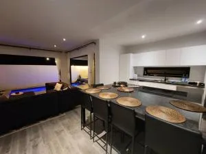 Los Cosos Mansion - Sleep 6 - Saliña Cerca