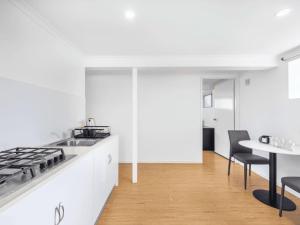 1 Bedroom Unit near Highway Transports n Shops