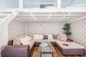 BpR Stylish Mosaic Home with Terrace