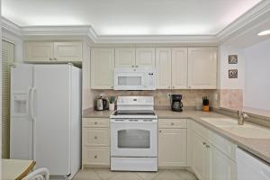 Condo overlooking Clam Bay with pool and beach access