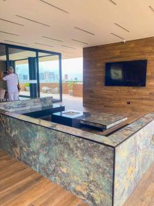 Studio Moderno con Patio Privado