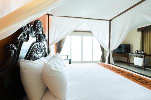 Royal Phala Cliff Beach Resort