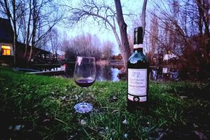 Garden room in green surroundings, sleeps 2