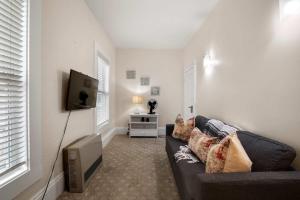 Cozy Retreat on Commercial Street for 2