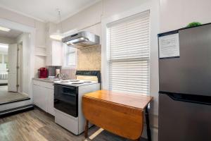 Cozy Retreat on Commercial Street for 2
