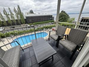 One-Bedroom Apartment room in Sunset East 305