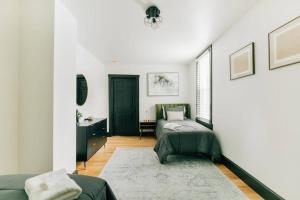 Stunning 5 BR -Heart of Downtown