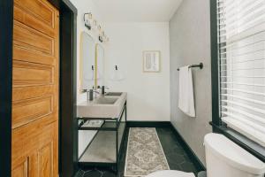 Stunning 5 BR -Heart of Downtown