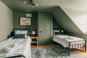Stunning 5 BR -Heart of Downtown