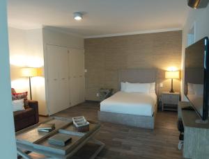 Arquimedes Space 2BDR - Studio connecting room