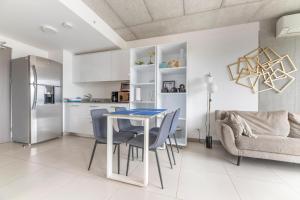 Cityscape iFreses, 20th floor! AC, TV and Pool