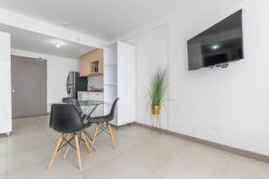 Vista Verde iFreses, 2nd floor! AC, TV and Pool