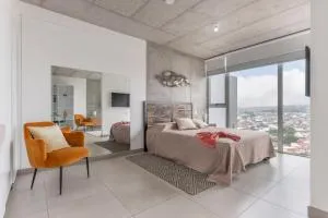 Modern Oasis iFreses, 18th floor! AC, TV and Pool - El Prado