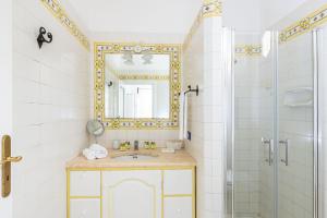 Deluxe Double Room with Balcony and Sea View
