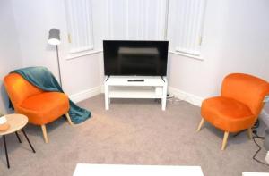 Salisbury - New 3br home, wifi, parking, sleeps 6, near Liverpool city centre