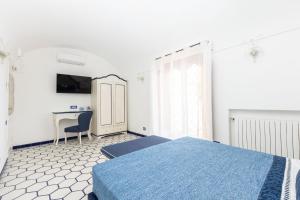 Deluxe Double Room with Balcony and Sea View