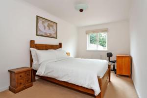 Spacious 4 bedroom Townhouse near Scenic Beach & City Centre