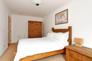 Spacious 4 bedroom Townhouse near Scenic Beach & City Centre