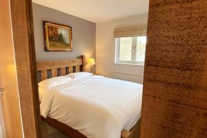 Spacious 4 bedroom Townhouse near Scenic Beach & City Centre