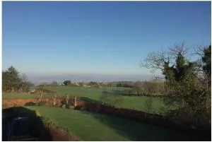 Detached loft, stunning city views - Drumbo