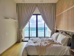 Danga Bay -- SeaGlance Horizon - 3BR3B - 7pax by Cowidea