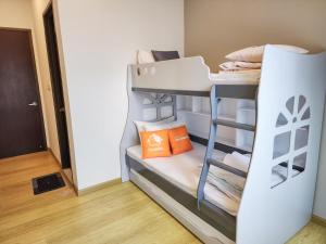 Danga Bay -- SeaGlance Horizon - 3BR3B - 7pax by Cowidea