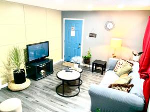 Welcome International Guests-Medical Residents-free shuttle downtown-full kitchen- free parking