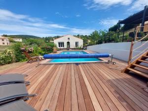 Villa au calme, tout confort clim piscine wifi 7 personnes