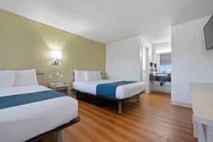 Standard Double Room room in Motel 6 Clarkston WA