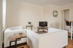 Ely Stays Flat 1 - 伊利