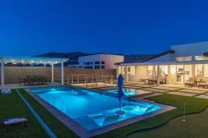 Chilled Salt Pool Luxury Firepit Mini Golfing - Dos Palmas Corners