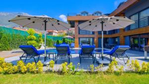 4 Bedroom Luxury Villa Close to Shops and Restaurants