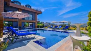 4 Bedroom Luxury Villa Close to Shops and Restaurants