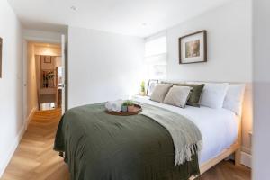 Business stays near Canary Wharf