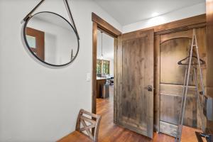 Snowghost Den-Luxury Ski In Ski Out Home Sleeps 9 with 3 Bedrooms 2 and a half Bathrooms and Private Hot Tub