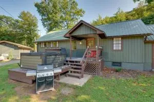 Hillsgrove Cabin with Private Hot Tub! - Dushore