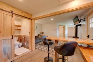 Deluxe Cabin A at Elk Creek Escape Pet Friendly!