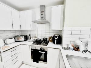 Reading Getaway For Families & Business & Parking